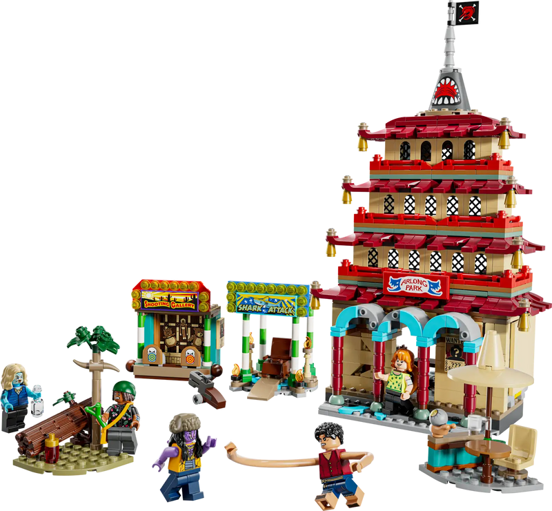 LEGO ONE PIECE set 75638 construido mostrando pagoda de 29cm, puesto de tiro, atracción Shark Attack, cañones funcionales y minifiguras de la Banda del Sombrero de Paja
