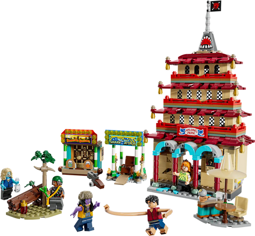 LEGO ONE PIECE set 75638 construido mostrando pagoda de 29cm, puesto de tiro, atracción Shark Attack, cañones funcionales y minifiguras de la Banda del Sombrero de Paja
