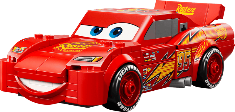 LEGO Speed Champions Rayo McQueen 77255 vista lateral rojo con rayo amarillo, alerón y bajos detallados
