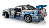 LEGO Technic Skyline GT-R 42210 vista trasera con alerón ajustable y decoración azul plateada
