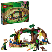 LEGO Wicked Guarida de Elphaba 75687 mostrando refugio del bosque construible con chimenea, escritorio, elementos florales y follaje, minifiguras de Elphaba y Fiyero con conejos del bosque
