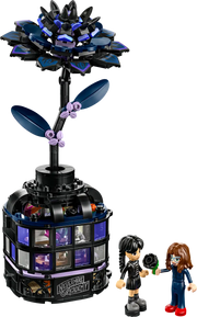 Minipersonajes LEGO Miércoles 76784: Miércoles Addams y Profesora Marilyn Thornhill con dalia negra, brotes violeta y jarrón que se abre

