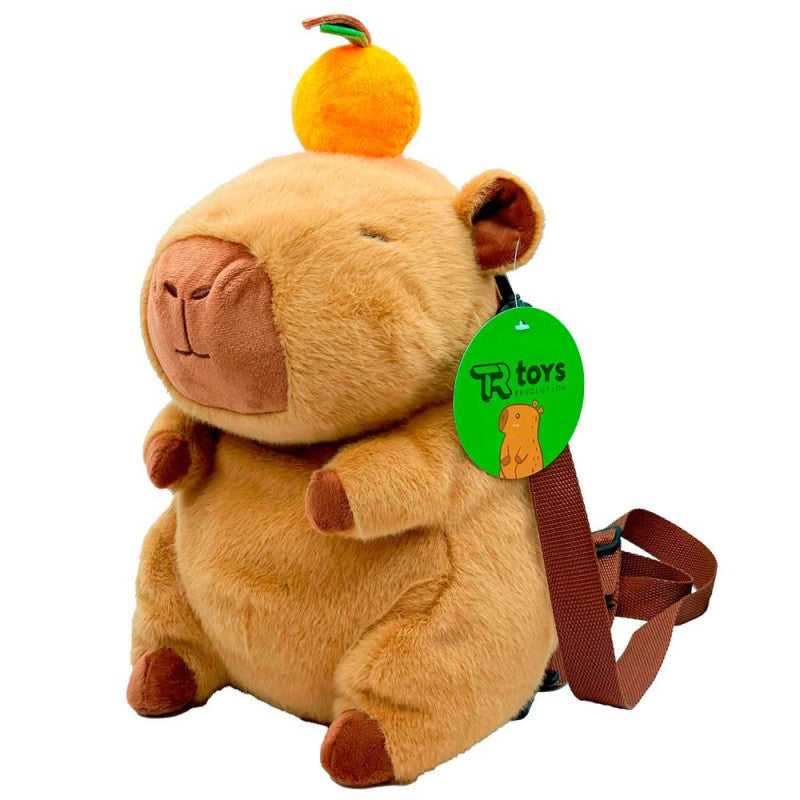 Mochila Peluche Capibara 3D 30 cm - Vista frontal con naranja decorativa
