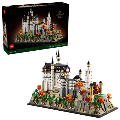 Modelo detallado del Castillo de Neuschwanstein LEGO Architecture 21063 mostrando patios, escaleras y paisaje con árboles estacionales intercambiables
