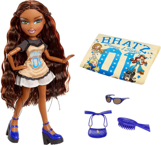 Muñeca Bratz Stylin Sasha camiseta deportiva falda plisada zapatos azules plataforma
