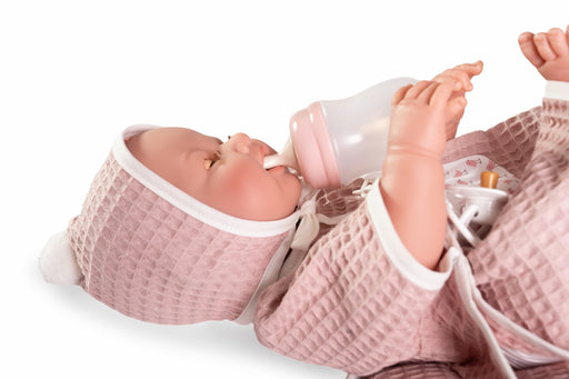 Muñeca de vinilo hace pipí con biberón
