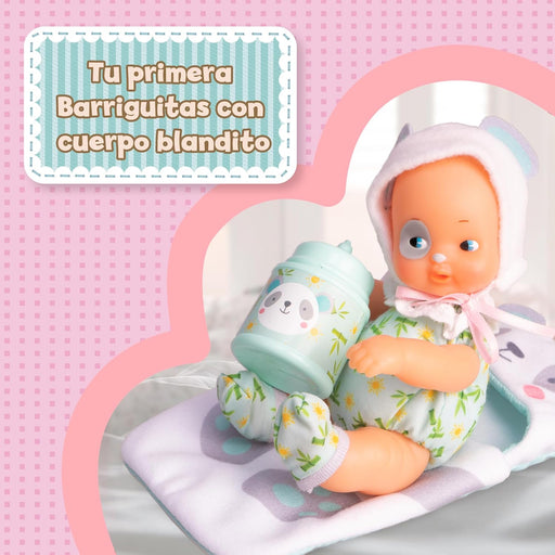 Muñeco Barriguitas cuerpo blandito vestido de osito panda con gorrito, pijama y saquito de dormir

