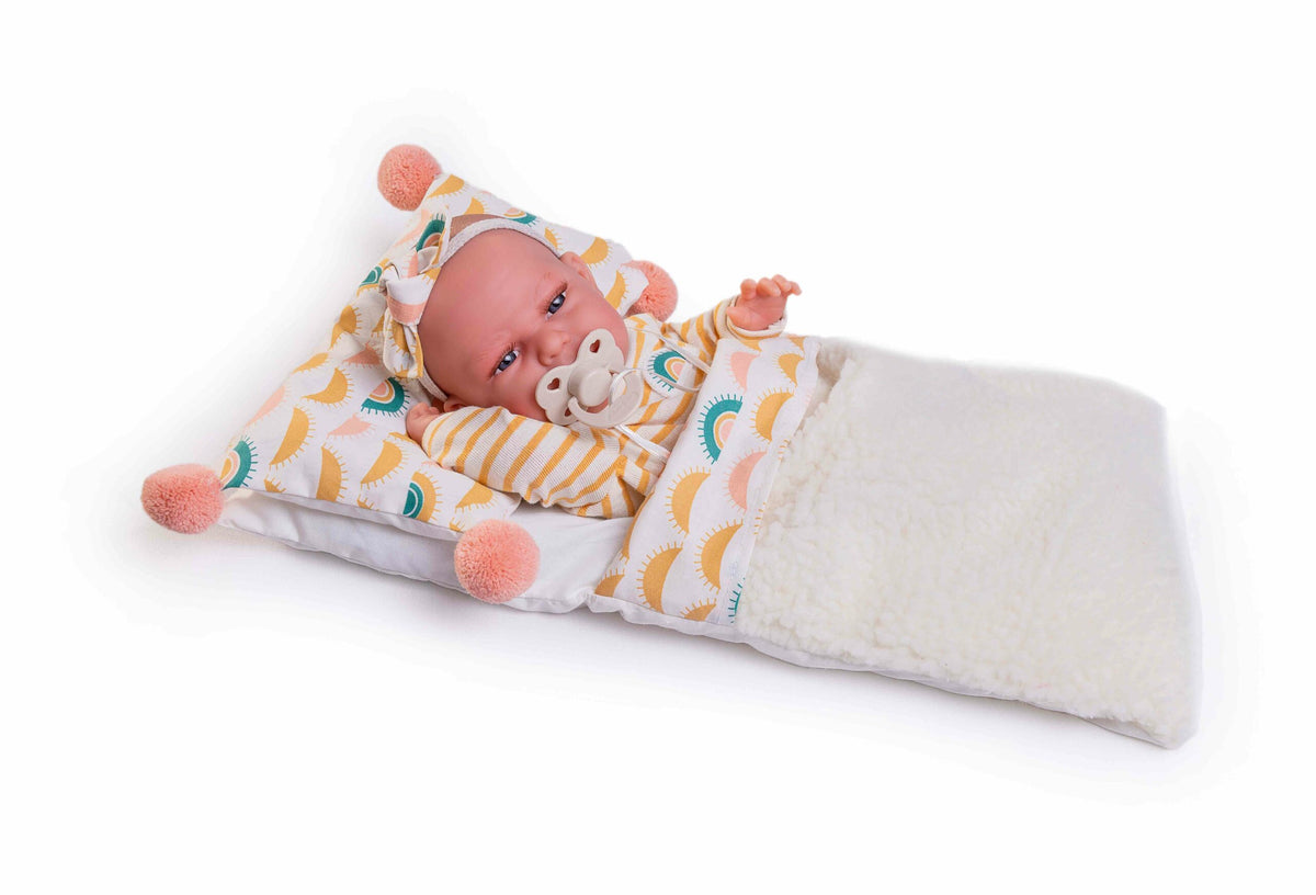 Muñecas Antonio Juan Recién Nacida Baby Clara con saquito de soles (60354)