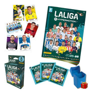 Pack Coleccionista Liga Hypermotion 2025/26 Panini - Contenido completo ilustrado: álbum oficial de la colección con 4 sobres iniciales, blister de 8 sobres adicionales y deckbox organizadora de regalo. Incluye 96 cromos en total repartidos en 12 sobres para empezar la colección de Segunda División española.
