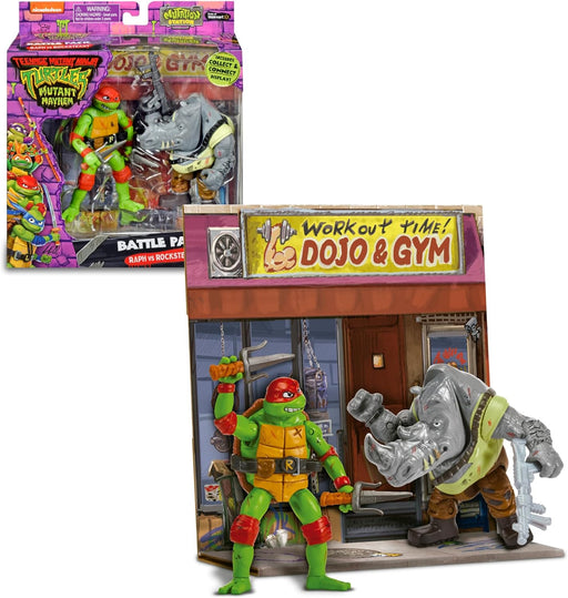 Pack de 2 figuras articuladas TMNT Movie Raphael y Rocksteady de 10cm con 12 puntos de articulación, accesorios característicos y escenario de batalla ilustrado a todo color
