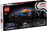  Parte trasera del set LEGO Red Bull RB20 mostrando vista superior del coche, casco del piloto y render 3D del modelo F1