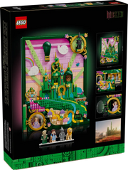 Proceso de construcción LEGO Wicked Arte Mural mostrando técnicas avanzadas para crear Shiz University, Munchkinland, tren de Emerald City y globo aerostático con piezas en colores emblemáticos rosa, verde y amarillo
