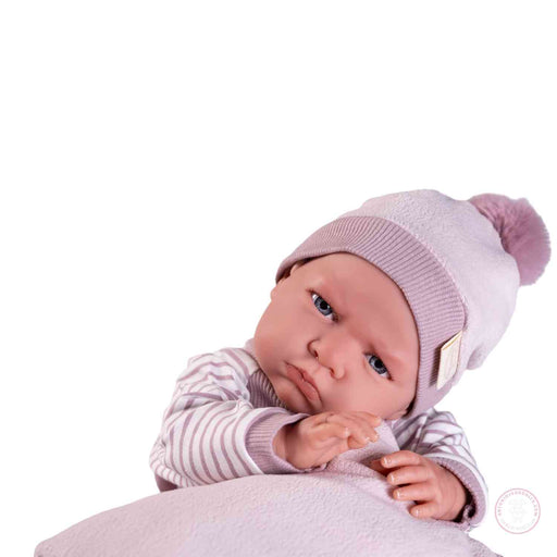 Reborn con pijama y accesorios para la noche

