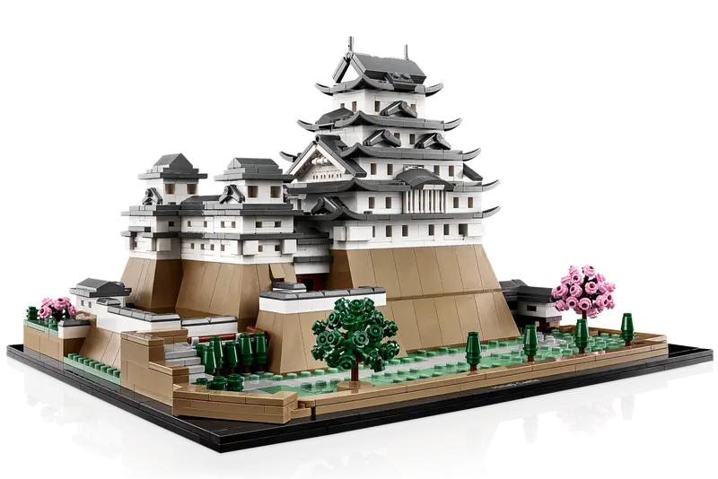 Set LEGO Architecture 21060 con cerezos en flor rosas y hojas verdes para jardines estacionales
