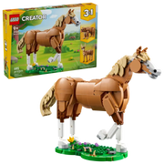Set LEGO Creator 31166 mostrando las tres opciones de construcción: caballo noble, oso con cascada y ciervo elegante, todos con articulaciones móviles
