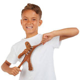 Stretch Chewbacca de Famosa en posición extendida demostrando tecnología elástica avanzada y fidelidad al leal personaje de Star Wars
