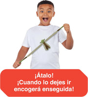 Stretch Yoda de Famosa en posición extendida demostrando tecnología elástica avanzada y fidelidad al icónico personaje de Star Wars
