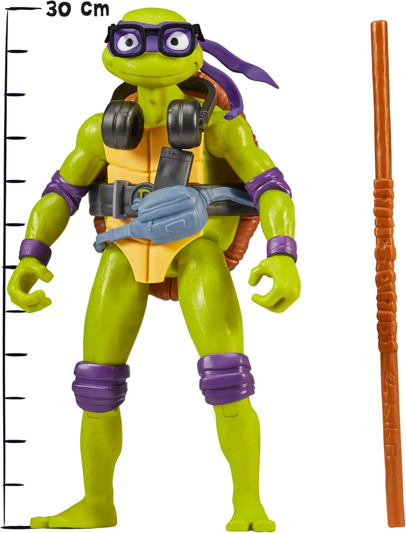 TMNT Figuras Gigantes Donatello 30 cm de Famosa con bandana púrpura, bastón bo y diseño auténtico del genio tecnológico de las Tortugas Ninja
