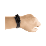 Pulsera Fit Color Toy Planet – pulsera puesta en la muñeca
