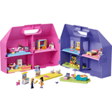LEGO Friends 42697 abierta con sus ocho habitaciones y Liann y Nova
