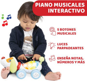 Vista completa del perro radiocontrol educativo Chicco con piano integrado, juguete teledirigido que ladra, se mueve y enseña conceptos básicos a niños en edad preescolar mediante juego interactivo
