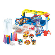Contenido de la caja: tubos transparentes, tintas de colores, cabezas de los personajes, purpurina y confeti decorativo