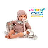 Reborn Baby Love con chupete y pinza, sobre el portabebé floral, con el sello Mejor Juguete 2026