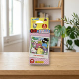 Blíster 8 Sobres Panini Hello Kitty and Friends Fun Together sobre una mesa de madera
