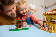 Detalle del jardín con el árbol y las habitaciones desmontables del set LEGO Bluey 11203