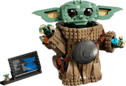 Figura LEGO Grogu 75446 construida: armadura Beskar con escudo Mudhorn, bolsa con galleta azul, placa informativa Star Wars y minifigura estándar