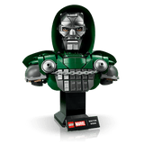 Vista frontal del busto LEGO 76345 con la máscara y la capucha