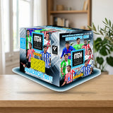 Caja 50 Sobres Panini MegaCracks 2026/27 (400 cards) sobre una mesa de madera