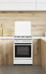 Cocina de gas Vitrokitchen CB60 blanca instalada entre muebles de cocina de madera
