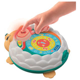 Mano de un niño pulsando el botón luminoso del erizo Zippy Ziggy Clementoni 55677