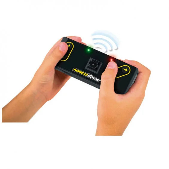 coches RC con porterías para jugar al fútbol
