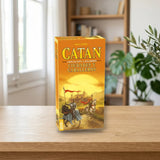 Catan Ciudades y Caballeros 5-6 Jugadores - Expansión Devir sobre una mesa de madera