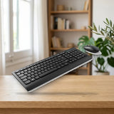 Energy Sistem Office Set Silent Negro (45301) sobre una mesa de madera