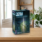 Exit: La cabaña abandonada - Juego tipo Escape Room Devir sobre una mesa de madera