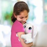 Peluche interactivo Poppy Bunny de My Fuzzy Friends de Famosa, conejo blanco
