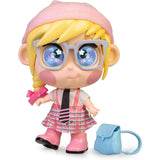 Muñeca Trotties Lucy de Londres de 25 cm de Famosa con su falda de cuadros