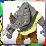 Figura articulada de Rocksteady de las Tortugas Ninja de Famosa con su blaster