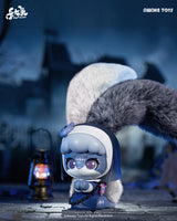 Cup Rabbits Face Yourself figura con farol en tonos grises góticos, art toy Awake Toys