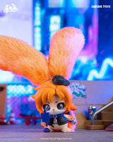 Cup Rabbits Face Yourself figura de pelo naranja con orejas naranjas en escena neón, art toy Awake Toys