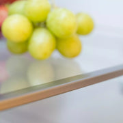 Detalle de bandeja de cristal de seguridad con frutas en el Infiniton FGC-852C85WDK