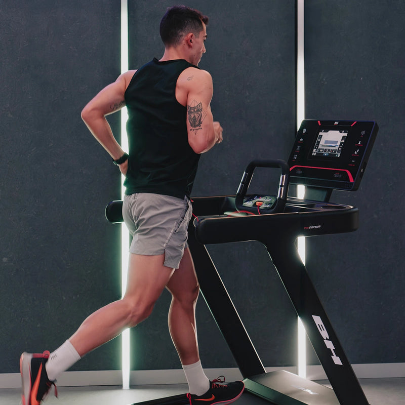 BH Cinta de Correr RX7 Multimedia (G6173NTFT) - en uso
