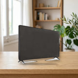 Kwmobile Funda protectora para pantalla de TV 40 Pulgadas (14696) sobre una mesa de madera