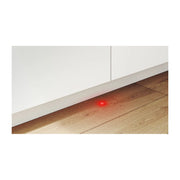 InfoLight del lavavajillas Bosch SMV4HVX14E: punto de luz rojo proyectado en el suelo de la cocina