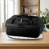 Maletas Queralt Bolso de Viaje Grande Negro (063404) sobre una mesa de madera