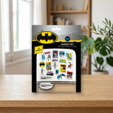 Marvel Dc Set 19 imanes retro Batman sobre una mesa de madera