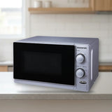 Microondas Infiniton MW-1121A 20L Plata en la encimera de la cocina